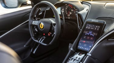 Ferrari Roma Spider - dash